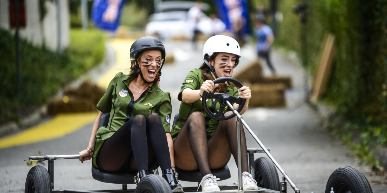 Emilie Dupuis au volant des Red Bull Caisses à Savon! A découvrir dans “Tribus” sur Club RTL!