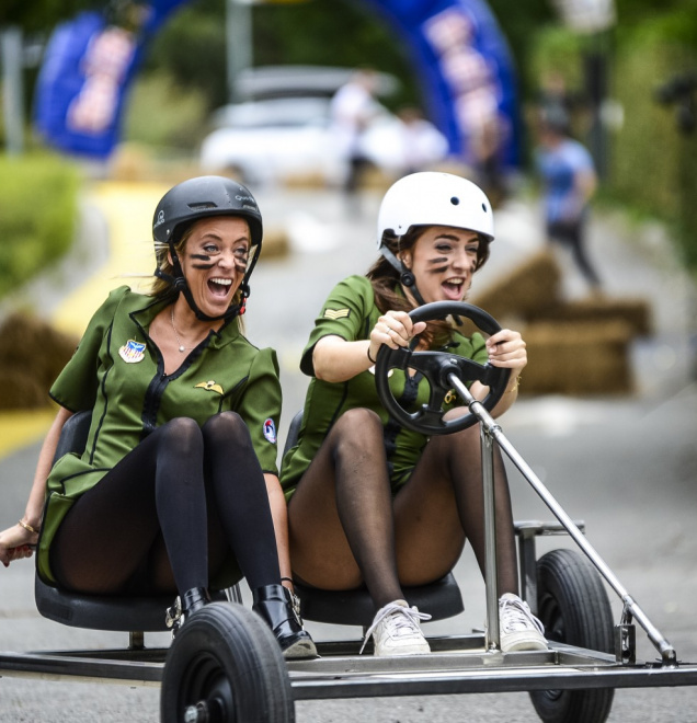 Emilie Dupuis au volant des Red Bull Caisses à Savon! A découvrir dans “Tribus” sur Club RTL!